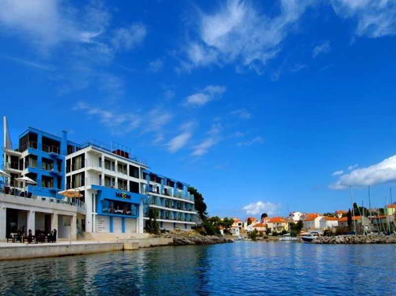 Hotel Maxim Bozava Luaran gambar