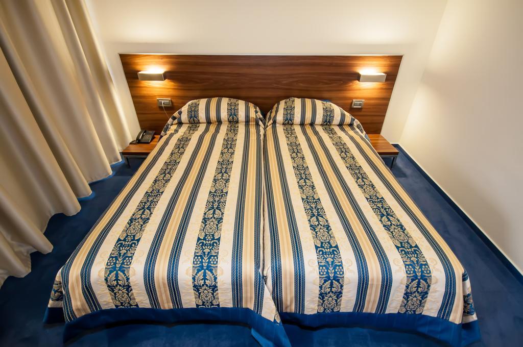Hotel Maxim Bozava Bilik gambar