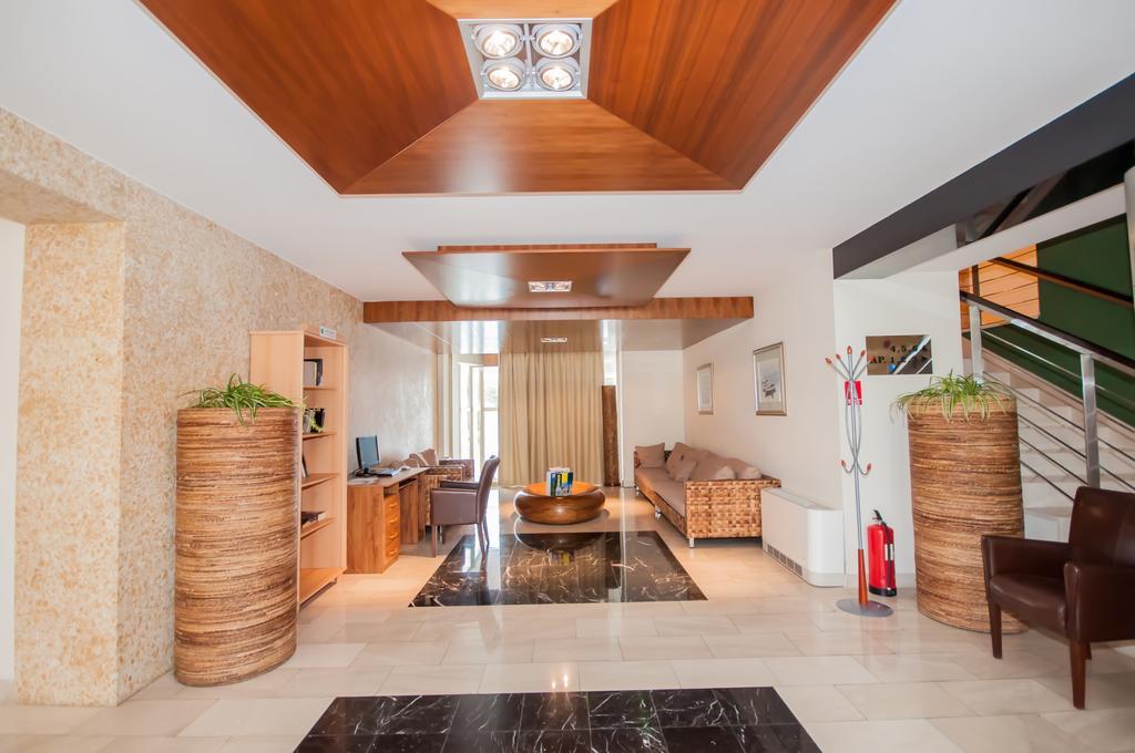 Hotel Maxim Bozava Luaran gambar