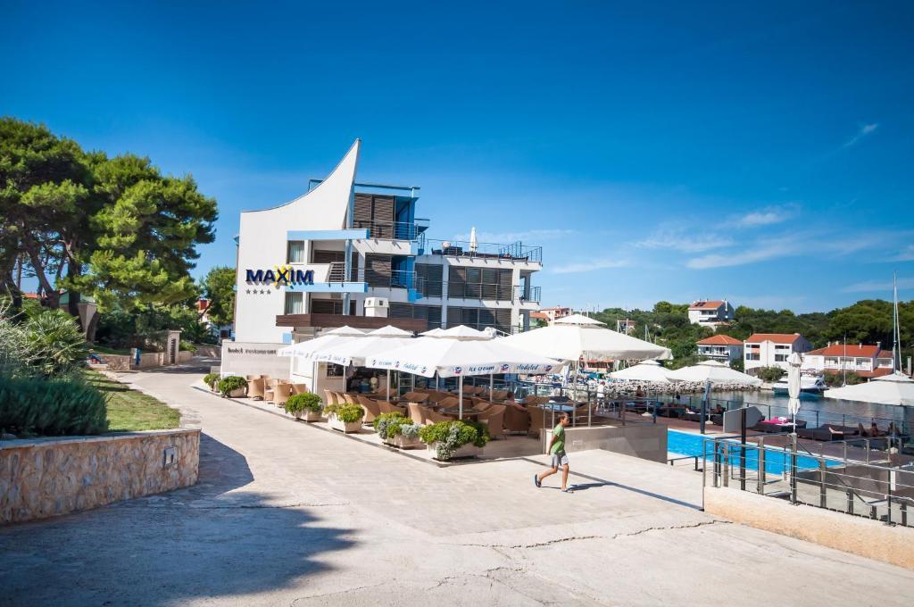 Hotel Maxim Bozava Luaran gambar