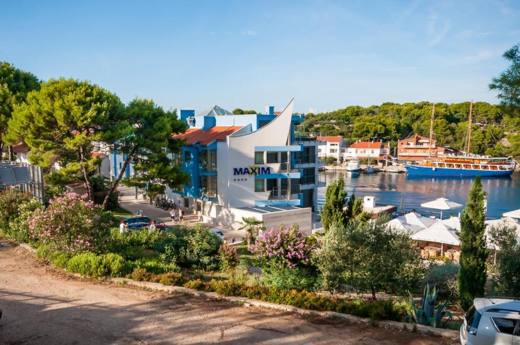 Hotel Maxim Bozava Luaran gambar