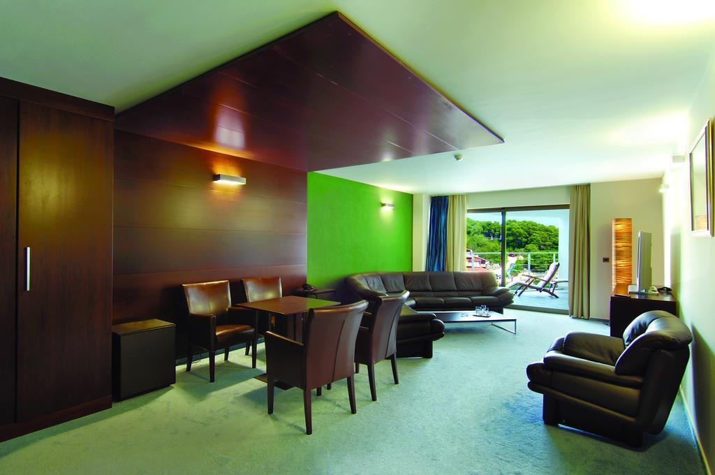 Hotel Maxim Bozava Luaran gambar