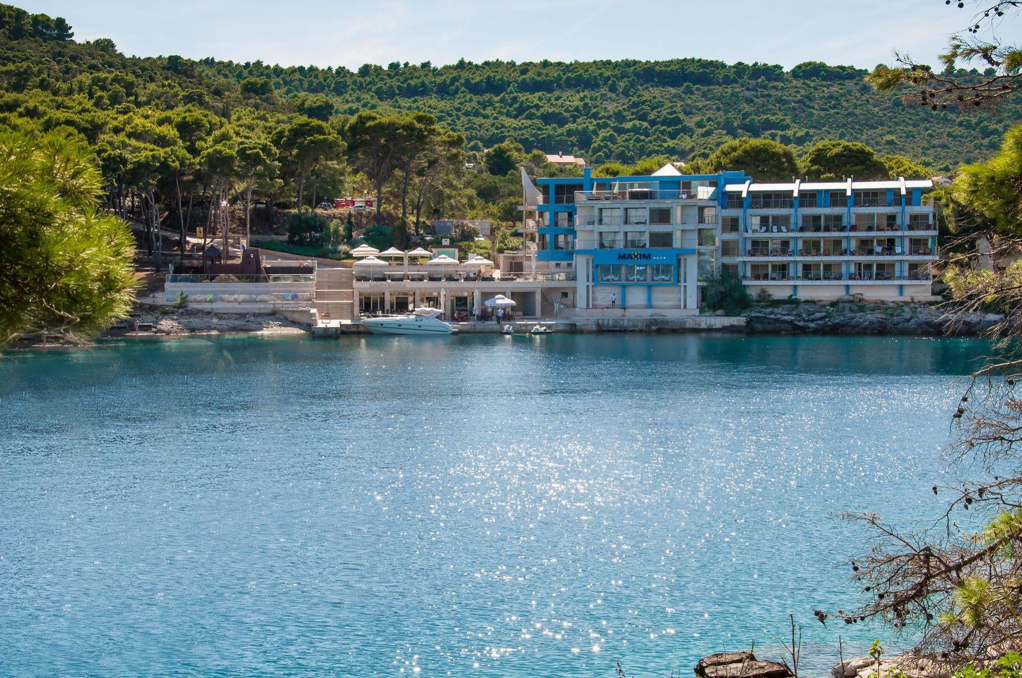 Hotel Maxim Bozava Luaran gambar