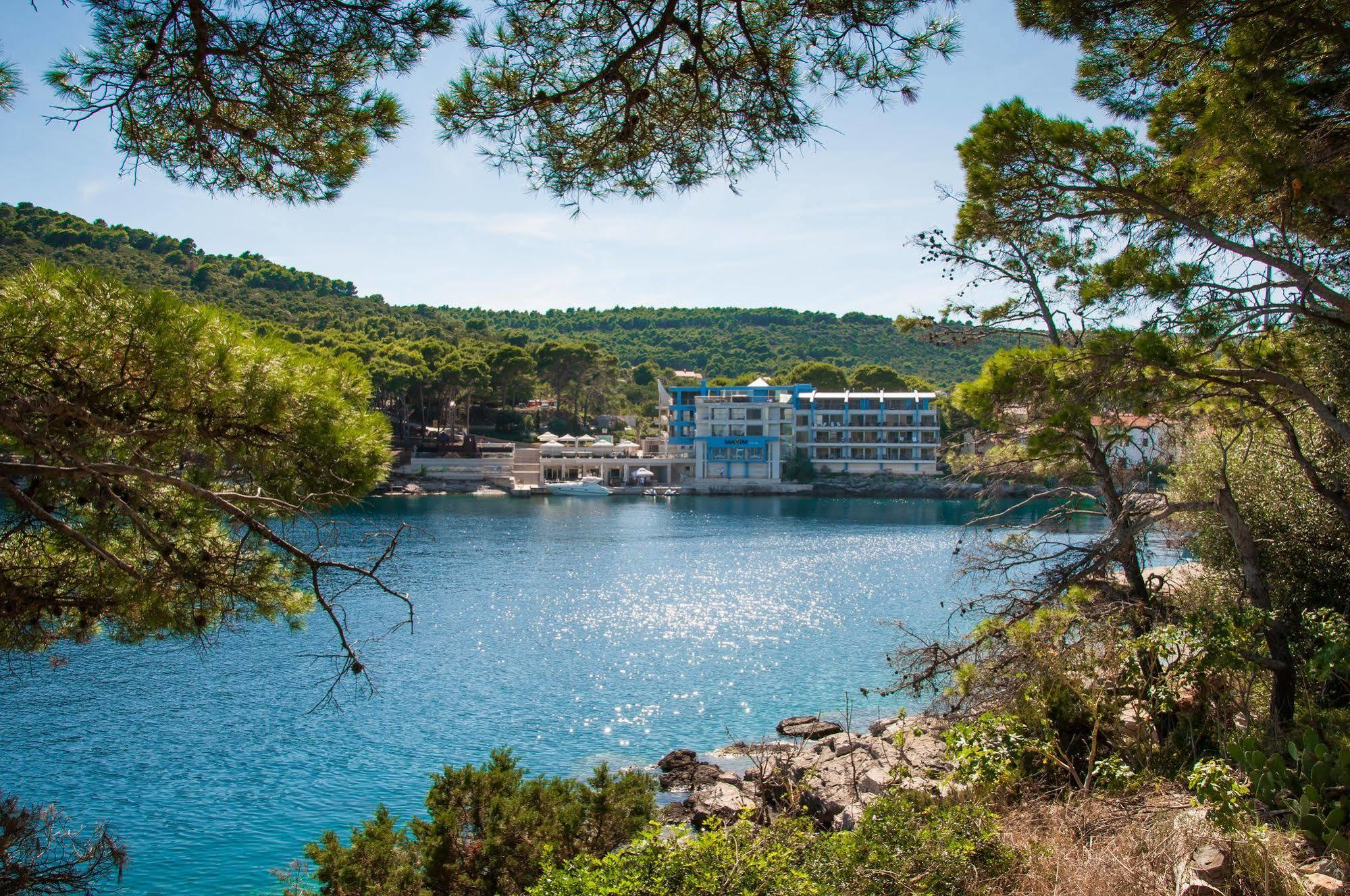 Hotel Maxim Bozava Luaran gambar