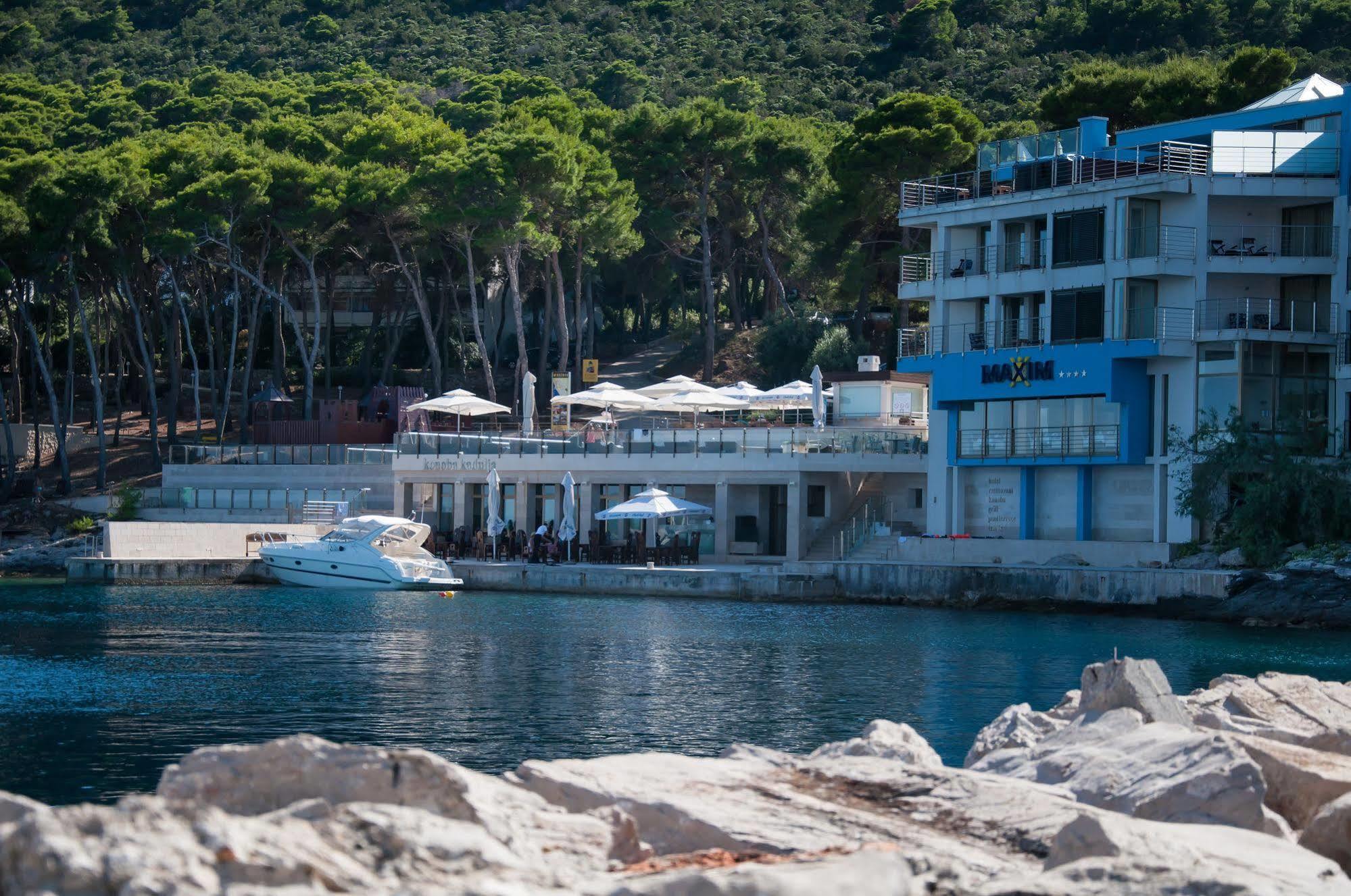 Hotel Maxim Bozava Luaran gambar