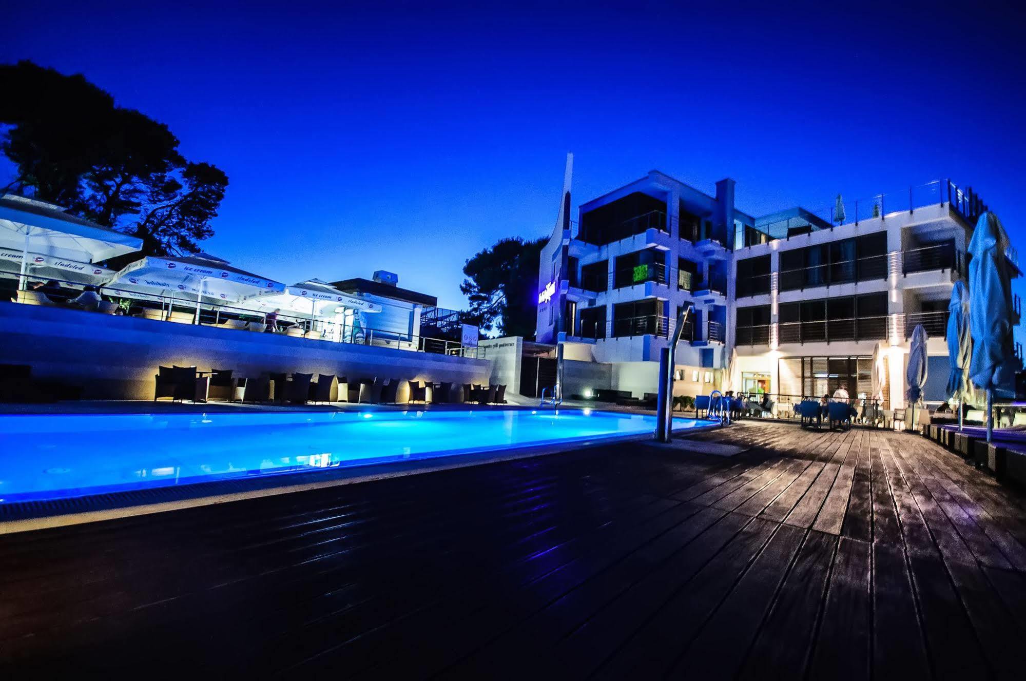 Hotel Maxim Bozava Luaran gambar