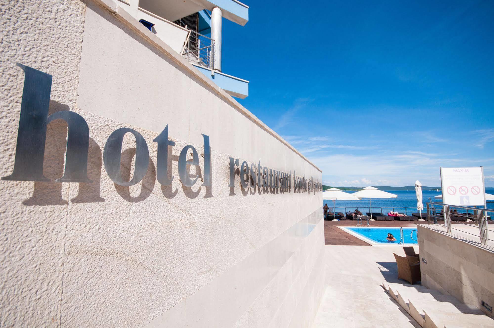 Hotel Maxim Bozava Luaran gambar