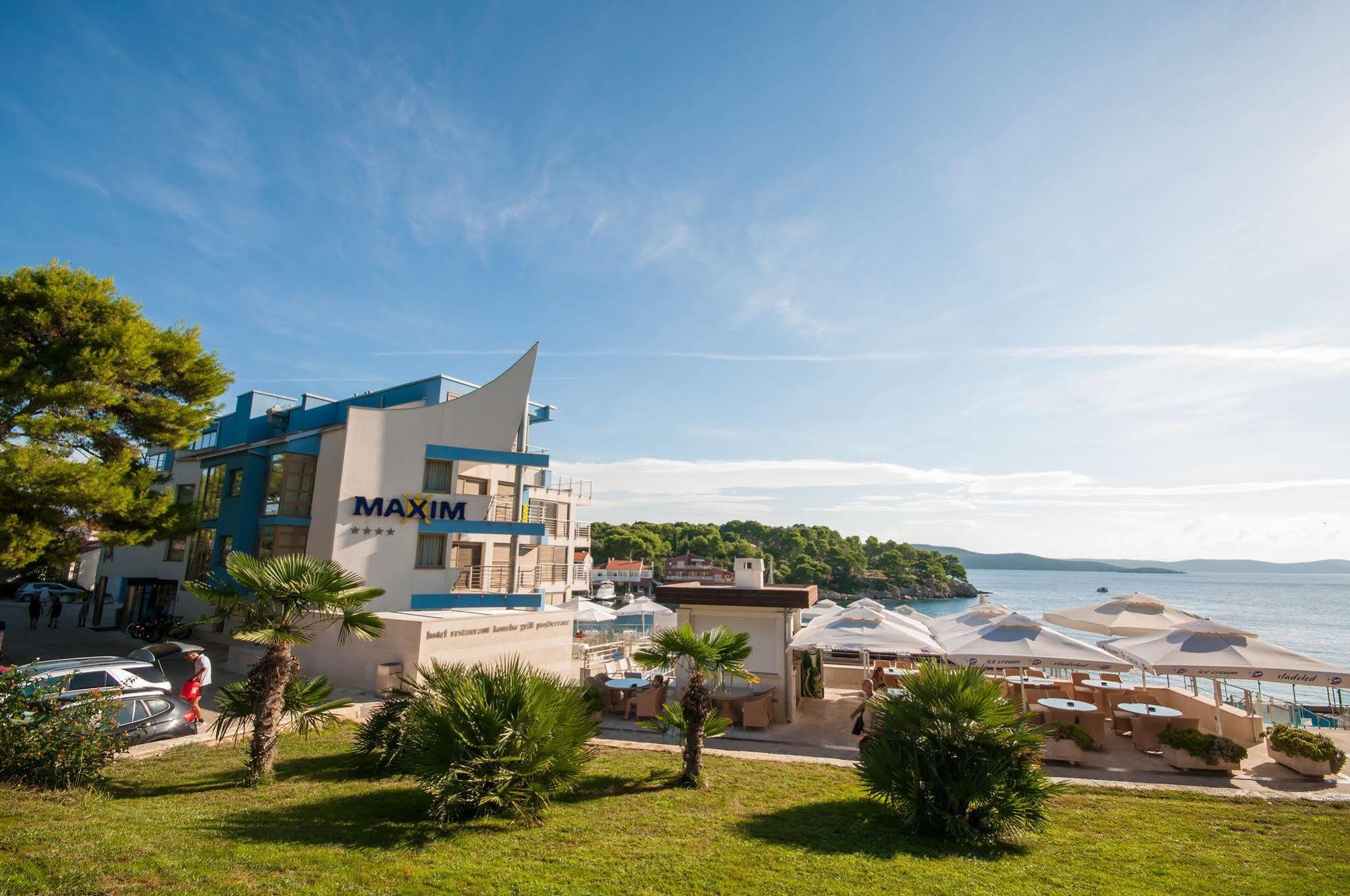 Hotel Maxim Bozava Luaran gambar
