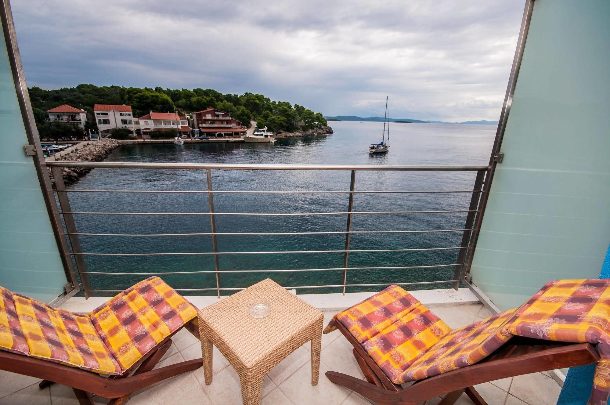 Hotel Maxim Bozava Luaran gambar