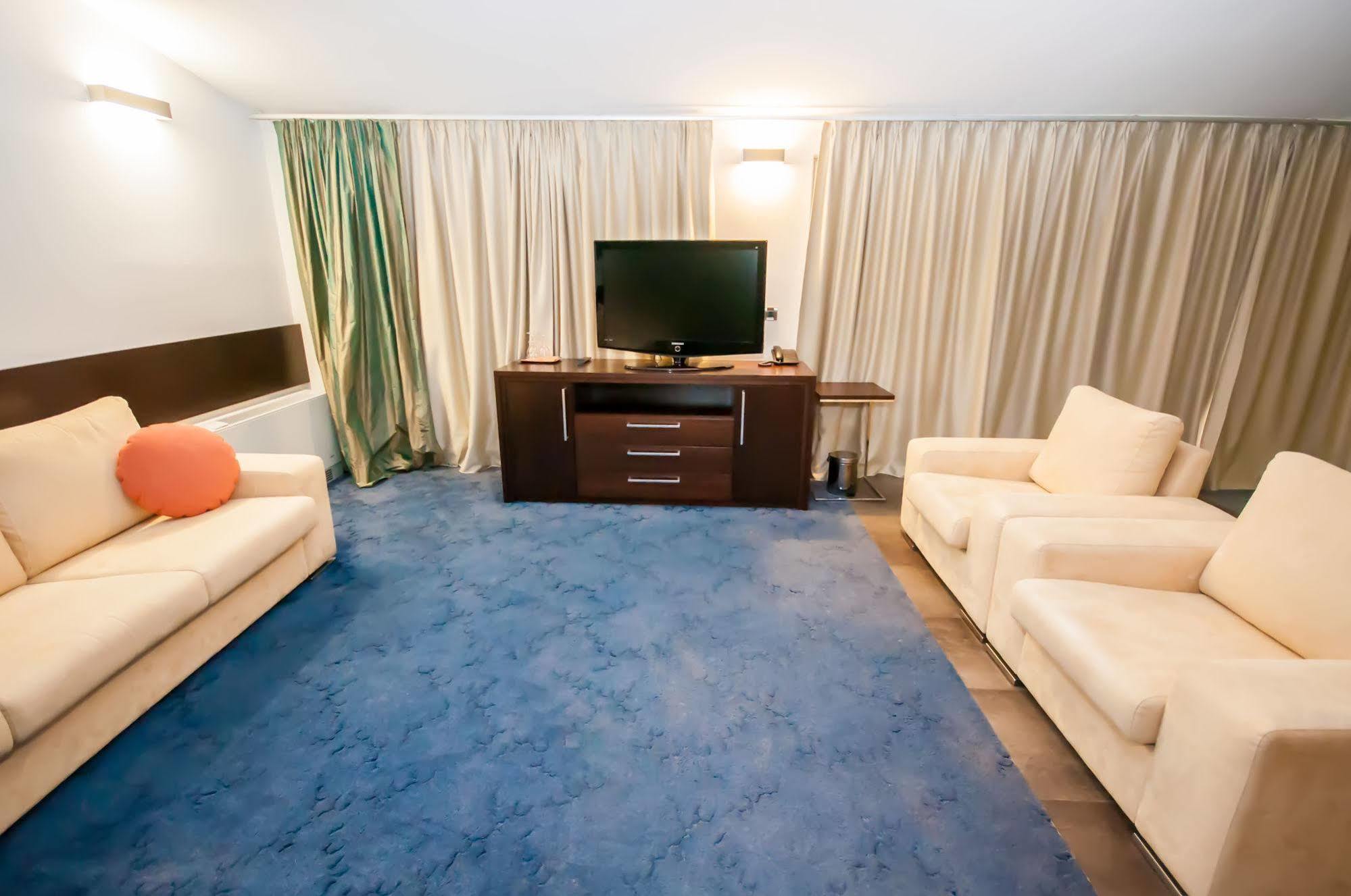 Hotel Maxim Bozava Luaran gambar