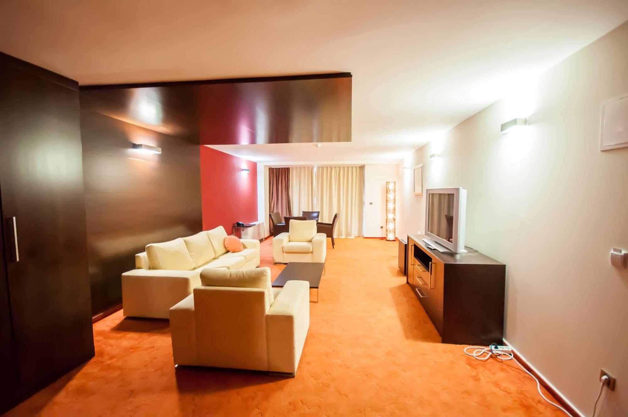Hotel Maxim Bozava Luaran gambar